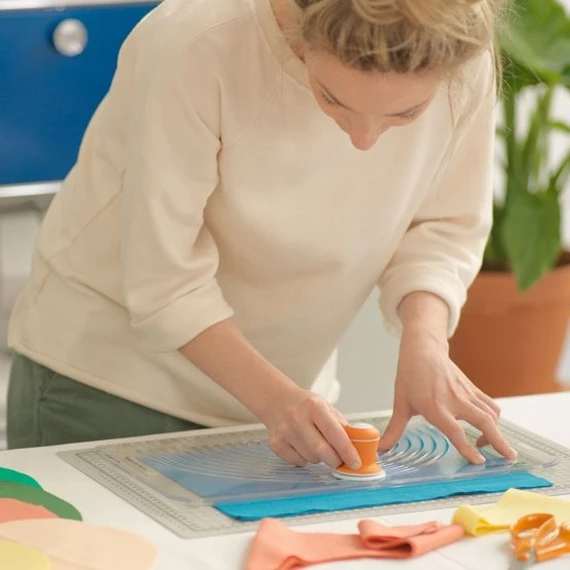 Fiskars Stoff-Kreisschneider (Ø Von 2" - 12") 4 Fiskars Stoff-Kreisschneider (Ø Von 2" - 12") – Bild 4