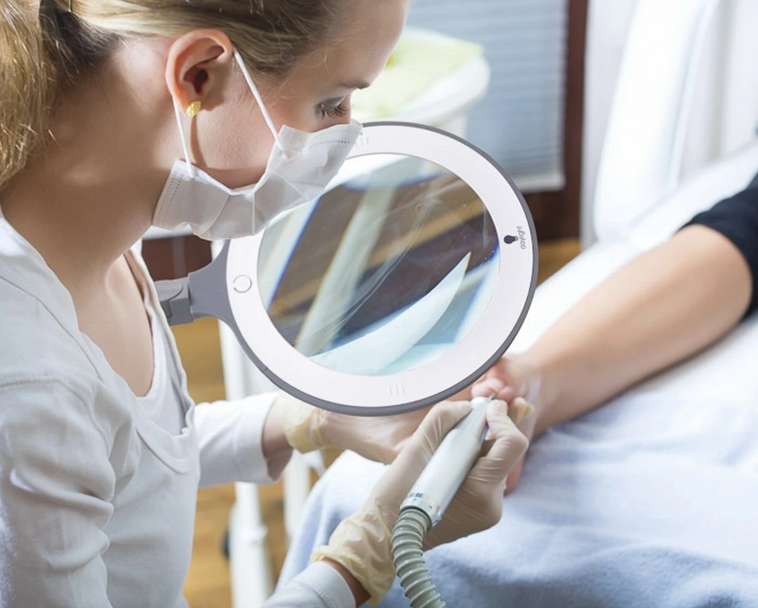 Daylight IQ Lupenleuchte 3D Mit Schwenkarmlinse 12D 6 Daylight IQ Lupenleuchte 3D Mit Schwenkarmlinse 12D – Bild 6