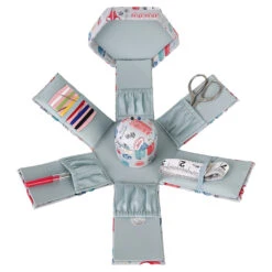 Groves Nadelkästchen Gefüllt (11.5 X 11.5 X 12 Cm)