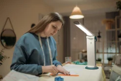 Daylight Twist 2 Go Netz + Akku LED Tageslichtleuchte (weiß/ Blau) -NähKunst Angebote Store 10026445 daylight twist2 go wei blau 8