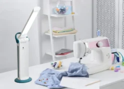 Daylight Twist 2 Go Netz + Akku LED Tageslichtleuchte (weiß/ Blau) -NähKunst Angebote Store 10026445 daylight twist2 go wei blau 9