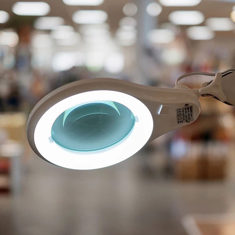 Semplix LED Lupen-Tischlampe 3D Weiß (Linse 127 Mm/dimmbar/Tischklemme) 1 Semplix LED Lupen-Tischlampe 3D Weiß (Linse 127 Mm/dimmbar/Tischklemme)