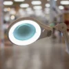 Semplix LED Lupen-Tischlampe 3D Weiß (Linse 127 Mm/ Dimmbar/ Tischstandfuß)